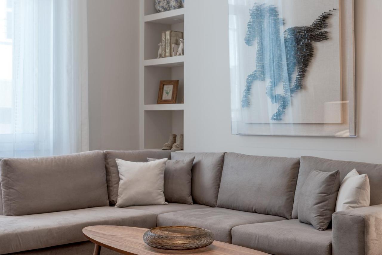 Historic Plaka'S Deluxe Apartment أثينا المظهر الخارجي الصورة