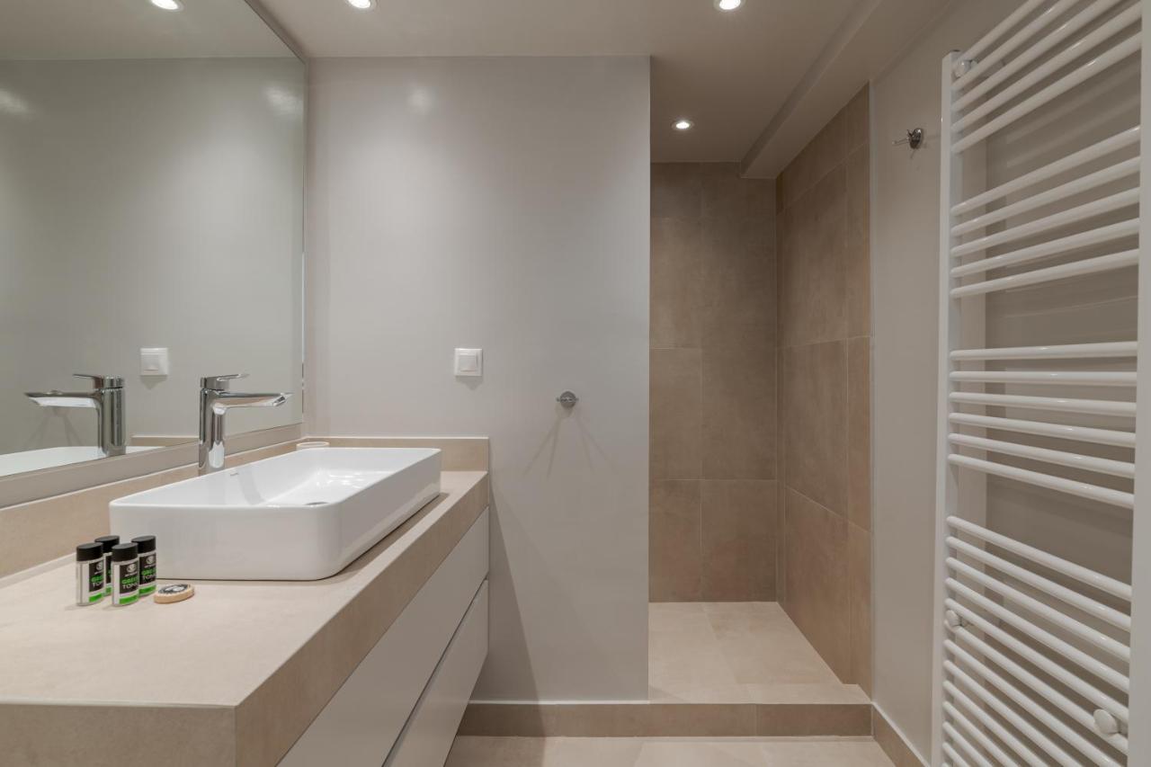 Historic Plaka'S Deluxe Apartment أثينا المظهر الخارجي الصورة