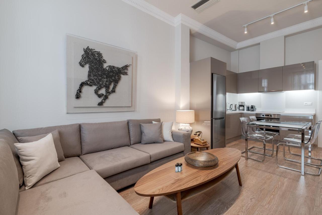 Historic Plaka'S Deluxe Apartment أثينا المظهر الخارجي الصورة