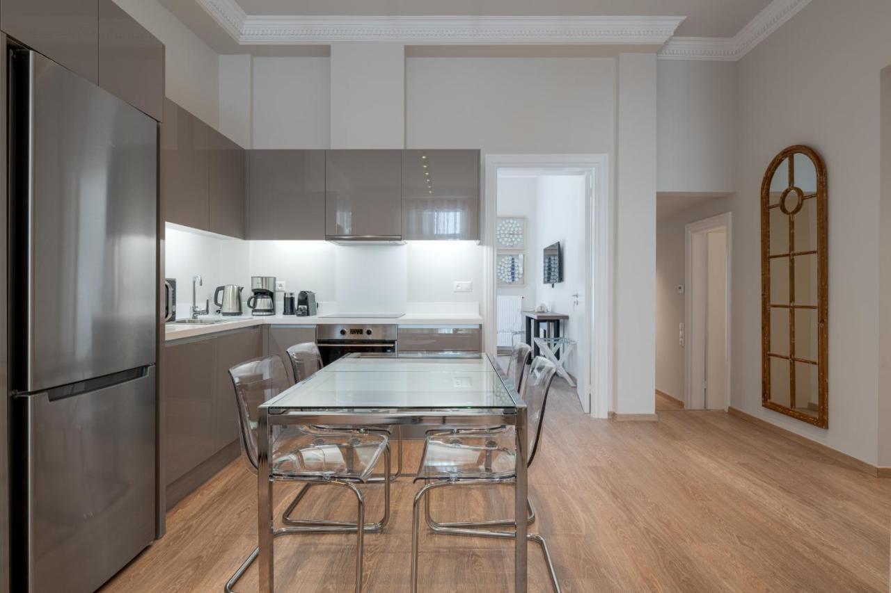 Historic Plaka'S Deluxe Apartment أثينا المظهر الخارجي الصورة
