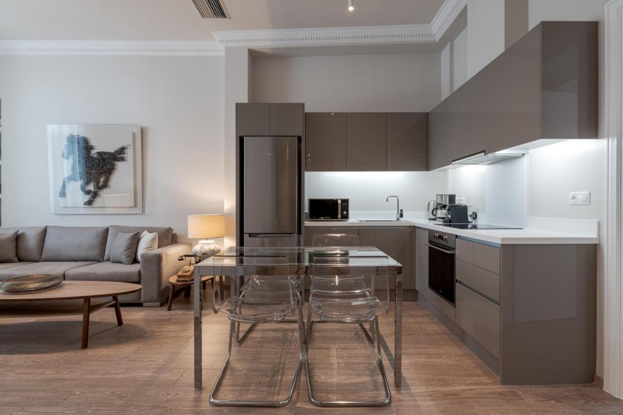 Historic Plaka'S Deluxe Apartment أثينا المظهر الخارجي الصورة
